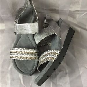 NWOT Bandolino wedge sandals